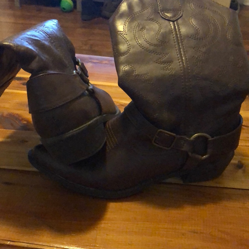 Boots - Picture 3 of 4